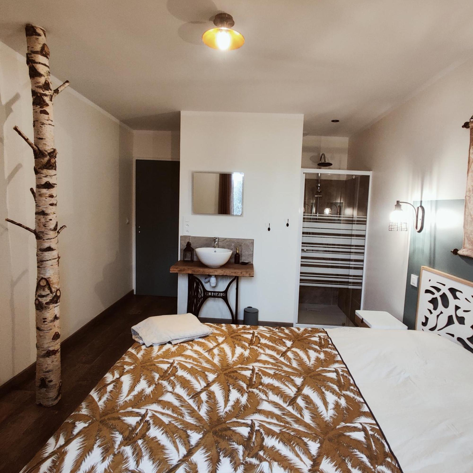 Au Coin Du Chemin Hotel Chambery Room photo